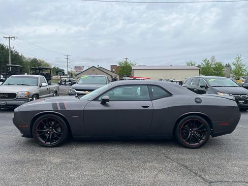 Used 2016 Dodge Challenger R/T w/ Blacktop Package RWD image 2