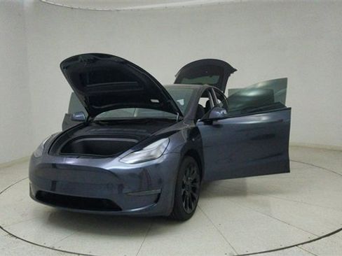 Used 2025 Tesla Model Y Long Range image 70