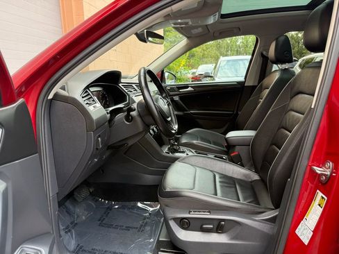 Used 2018 Volkswagen Tiguan SEL Premium image 11
