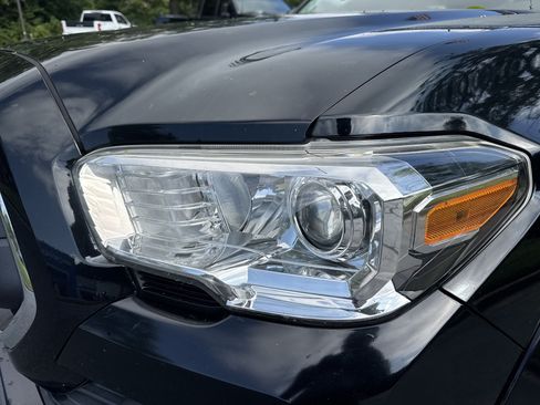 Used 2021 Toyota Tacoma SR5 RWD image 8