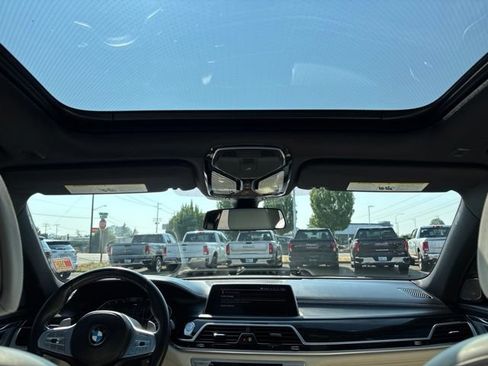 Used 2021 BMW 750i xDrive w/ Executive Package AWD/4WD image 18