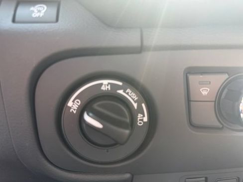 Certified 2026 Nissan Frontier SV w/ All-Weather Content Package AWD/4WD image 10