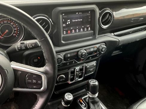 Used 2021 Jeep Wrangler Unlimited Sahara AWD/4WD image 4