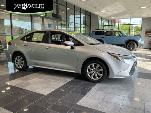 Certified 2025 Toyota Corolla LE FWD image 1