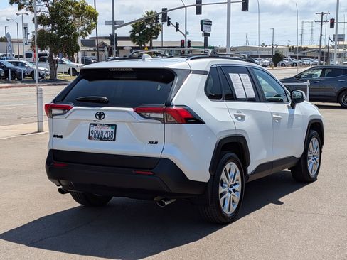 Used 2025 Toyota RAV4 XLE Premium FWD image 4