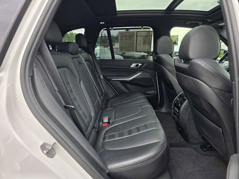 Used 2022 BMW X5 xDrive40i AWD/4WD image 12
