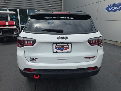 Used 2025 Jeep Compass Trailhawk AWD/4WD image 8