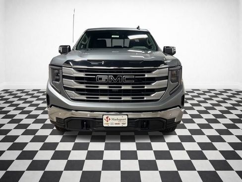 New 2026 GMC Sierra 1500 SLE image 3