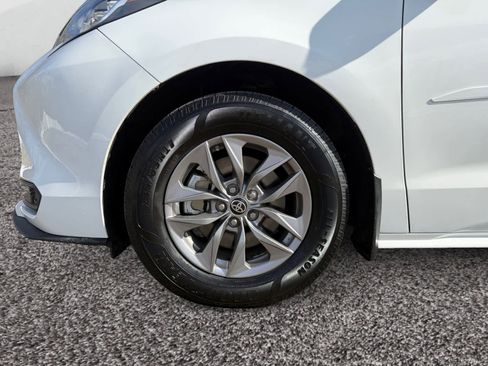 Used 2022 Toyota Sienna LE image 14