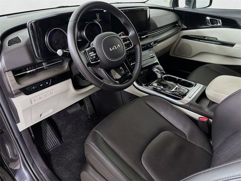 Certified 2024 Kia Carnival EX image 21
