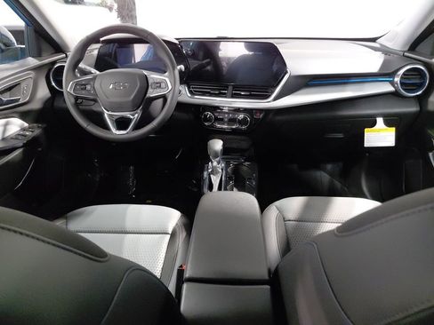 New 2026 Chevrolet Trax LT w/ Sunroof Package FWD image 3