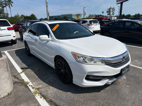 Used 2017 Honda Accord EX-L image 3