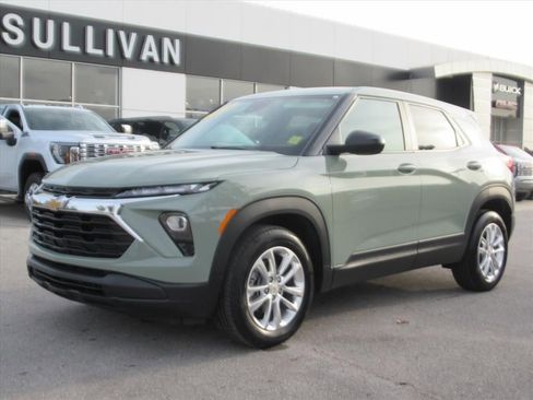 Used 2025 Chevrolet TrailBlazer LS w/ LS Convenience Package image 3