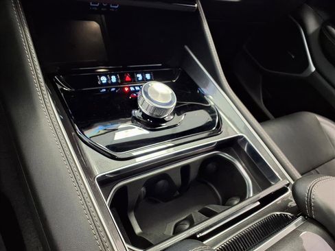 Used 2024 Jeep Wagoneer 2WD image 24