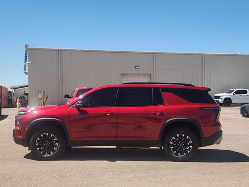 Used 2025 Chevrolet Traverse Z71 w/ Driver Confidence Package AWD/4WD image 4