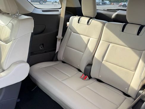 Used 2020 Ford Explorer Platinum w/ Premium Technology Package AWD/4WD image 12