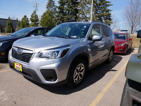Used 2020 Subaru Forester Premium image 2