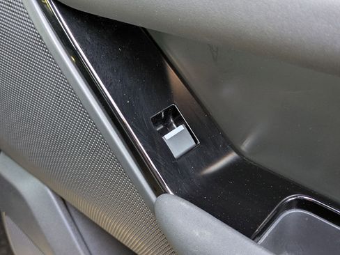 Used 2024 Land Rover Range Rover Velar Dynamic SE image 30