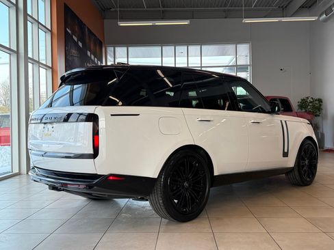 Used 2025 Land Rover Range Rover SE image 7
