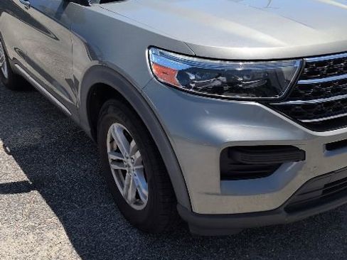Used 2020 Ford Explorer XLT RWD image 2