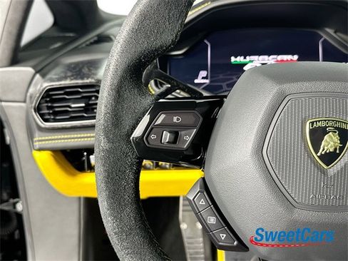 Used 2021 Lamborghini Huracan EVO image 14
