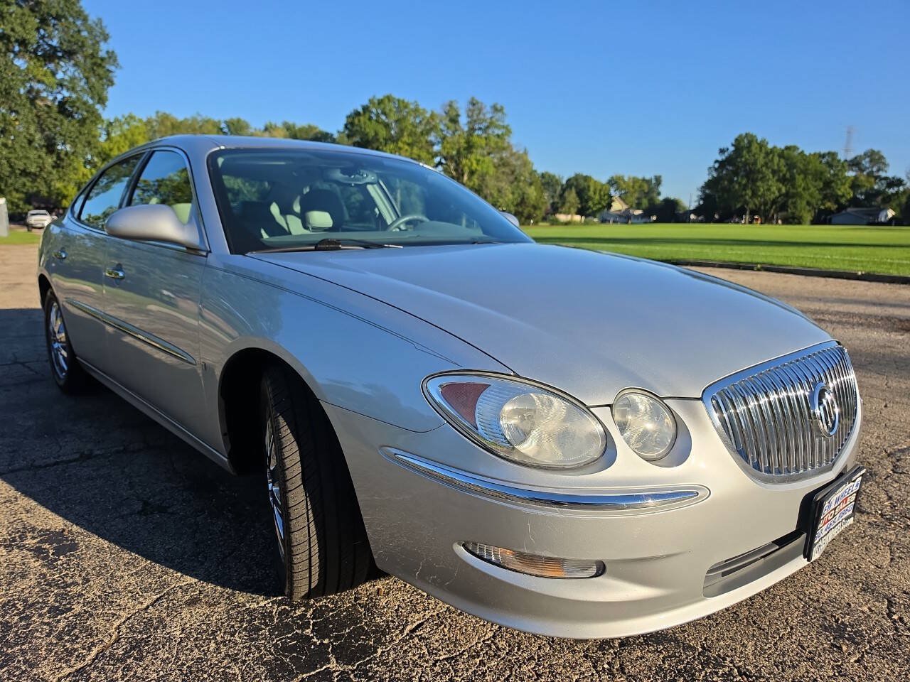 Used 2009 Buick LaCrosse CXL w/ Driver Confidence Package FWD image 5