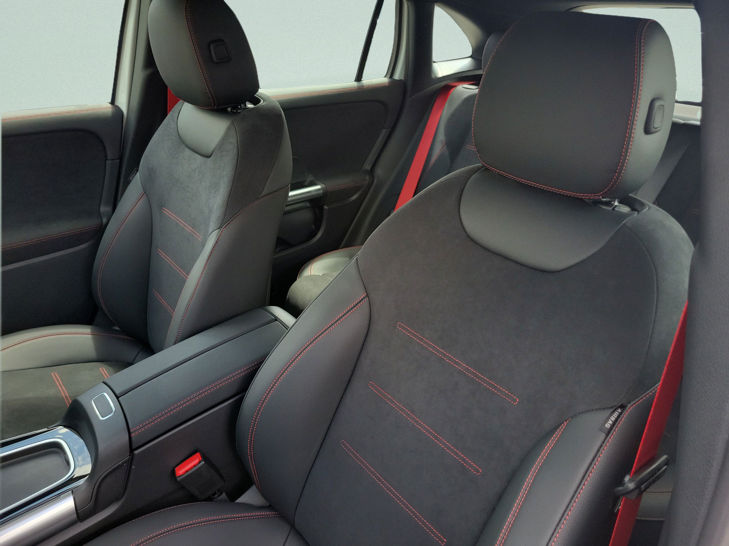 New 2026 Mercedes-Benz GLA 35 AMG 4MATIC image 18
