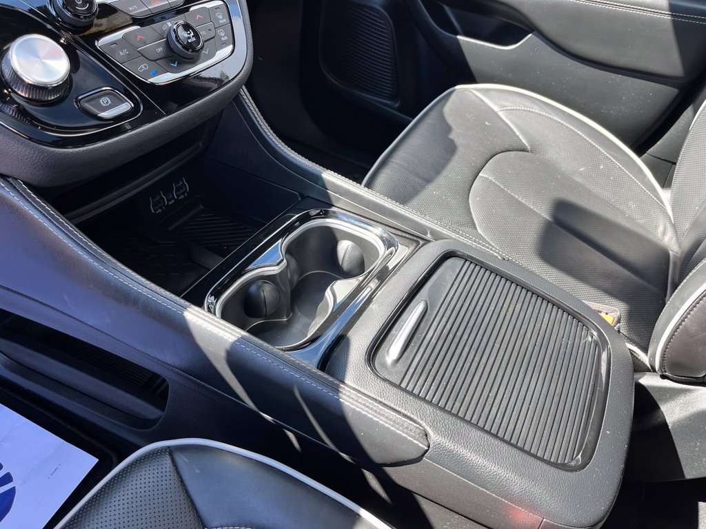 Used 2025 Chrysler Pacifica Limited FWD image 14