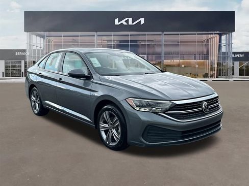 Used 2024 Volkswagen Jetta SE FWD image 1