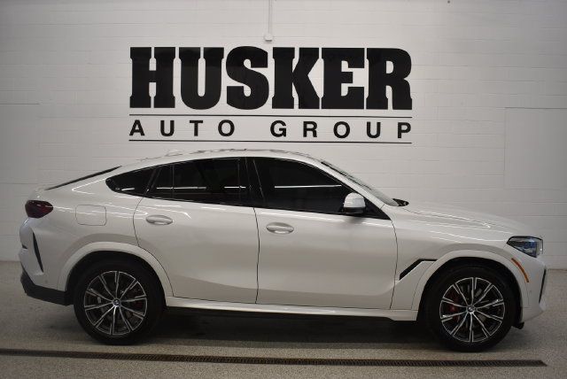 Used 2023 BMW X6 xDrive40i w/ M Sport Package AWD/4WD image 2
