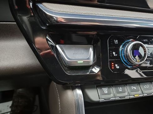 Used 2025 GMC Sierra 3500 Denali w/ Denali Reserve Package image 22