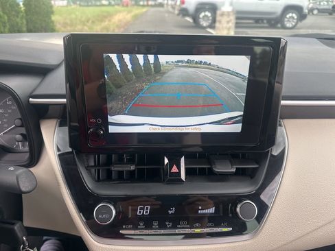 Certified 2025 Toyota Corolla LE image 18