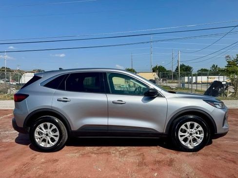 Used 2023 Ford Escape Active w/ Tech Pack #1 AWD/4WD image 4