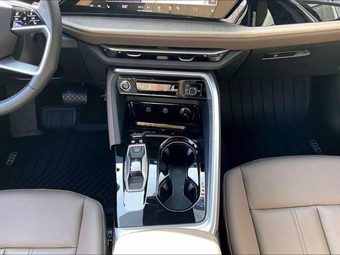 Used 2025 Audi Q5 Premium w/ Convenience Package image 15