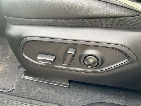 New 2025 Jeep Grand Cherokee L Laredo image 10