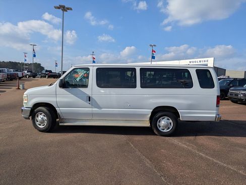 Used 2010 Ford E-350 and Econoline 350 Extended Wagon Super Duty image 5