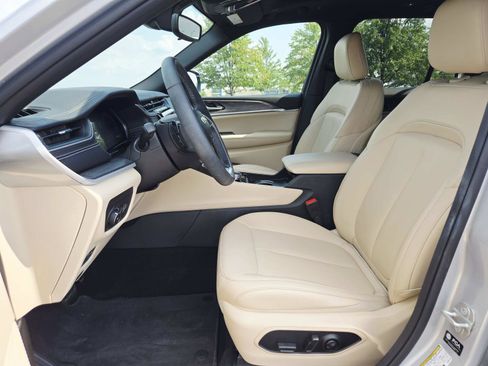 Used 2024 Jeep Grand Cherokee Limited w/ Trailer Tow Package image 13