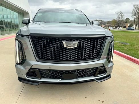 Used 2025 Cadillac Escalade V image 8