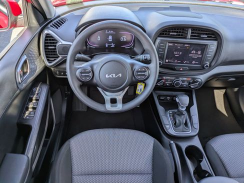 Certified 2023 Kia Soul LX FWD image 12
