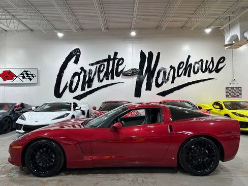 Used 2007 Chevrolet Corvette Coupe w/ Preferred Equipment Group RWD image 2