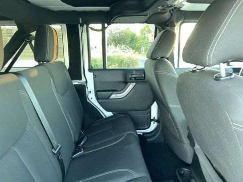 Used 2016 Jeep Wrangler Unlimited Sahara w/ Connectivity Group image 20