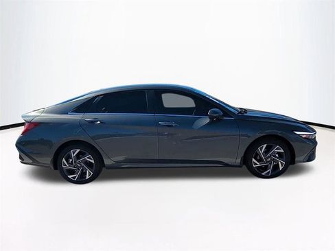 New 2026 Hyundai Elantra Limited image 4