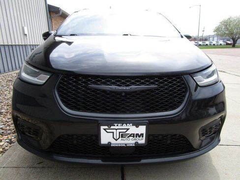 Used 2022 Chrysler Pacifica Limited w/ S Appearance Package image 2