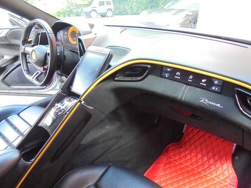 Used 2021 Ferrari Roma RWD image 10