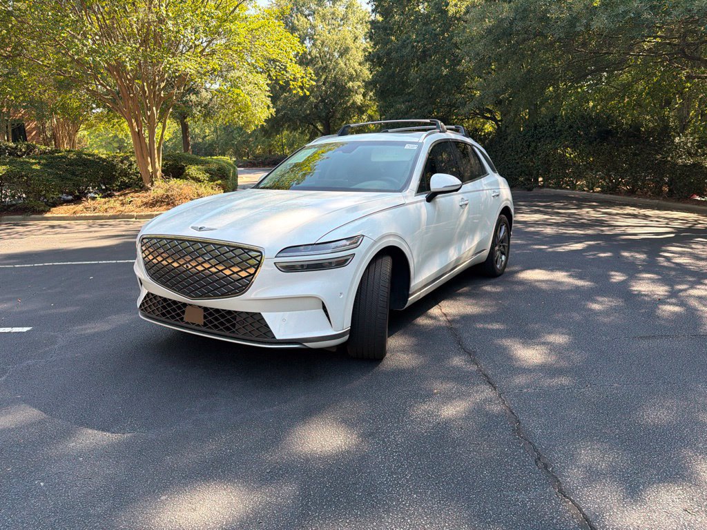 Used 2025 Genesis Electrified GV70 AWD/4WD image 4
