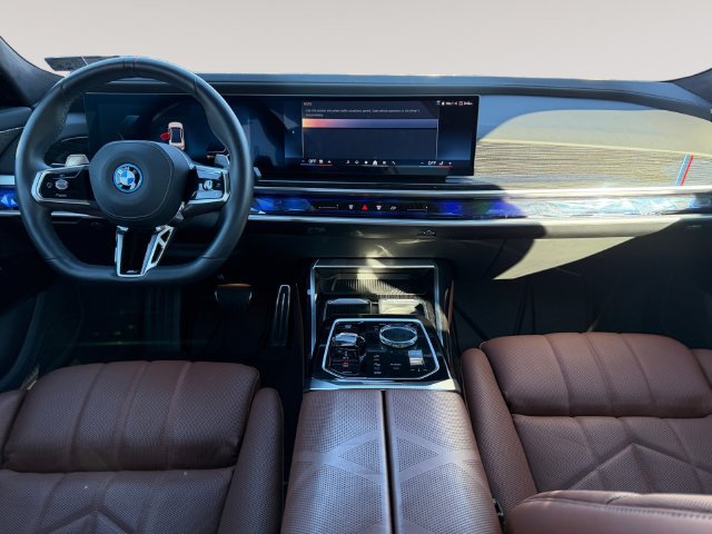 Certified 2026 BMW 750e xDrive AWD/4WD image 10