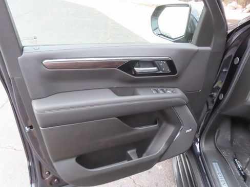 New 2026 Chevrolet Suburban Premier image 26