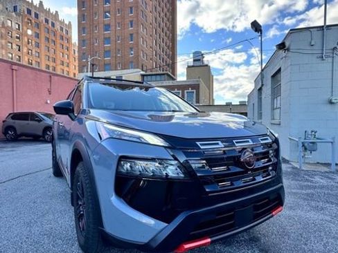 Certified 2025 Nissan Rogue SV AWD/4WD image 3