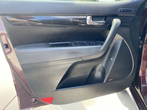 Used 2013 Kia Sorento SX w/ SX Premium Pkg FWD image 16