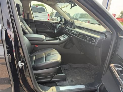 Used 2024 Lincoln Aviator AWD w/ Premium Package image 12